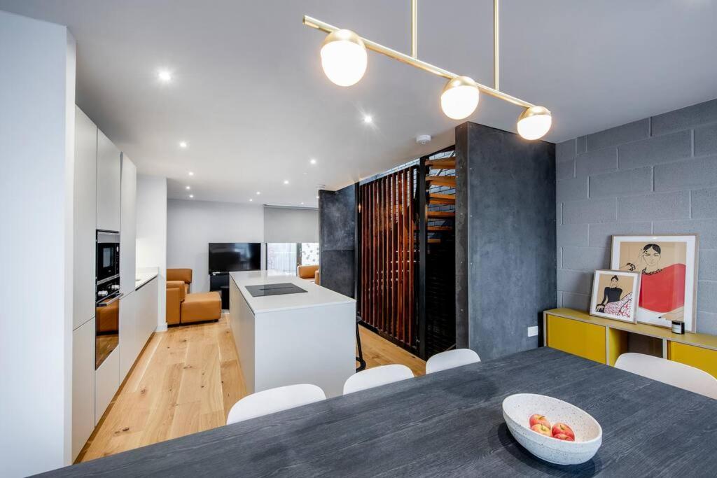 Free Parking - Roof Terrace - Luxury Townhouse Hébergement de vacances