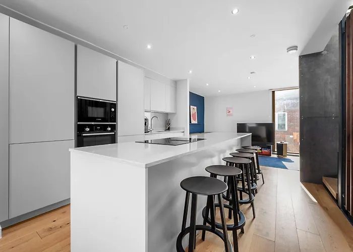 Free Parking - Roof Terrace - Luxury Townhouse